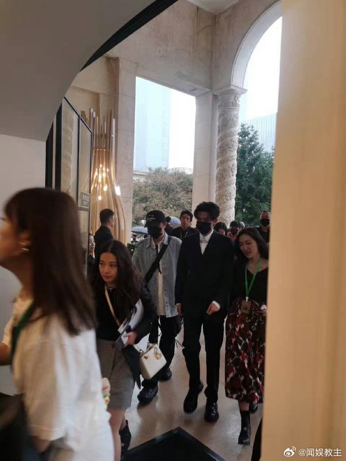 立场新闻：媒体时代下的真相追寻与价值选择